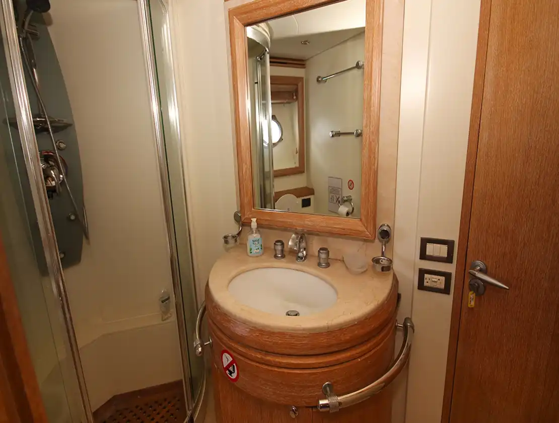 Antalya Yacht Rental Azimut Leonardo 98 